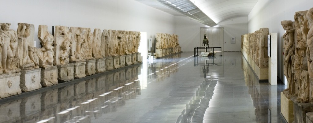 Fig. 2: Display of Sebasteion reliefs in new hall of Aphrodisias Museum, opened 2008.